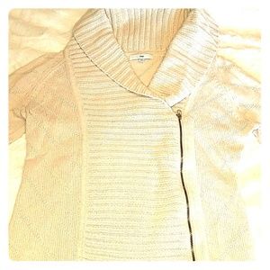 Gap cream colored sweater